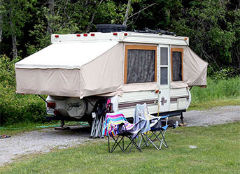 Site de camping pour tente-roulotte