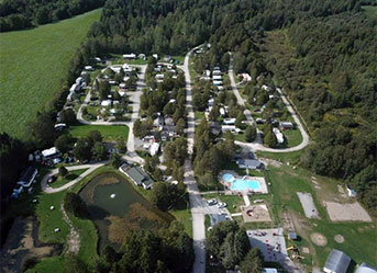 Vue aérienne du camping Beau-Soleil
